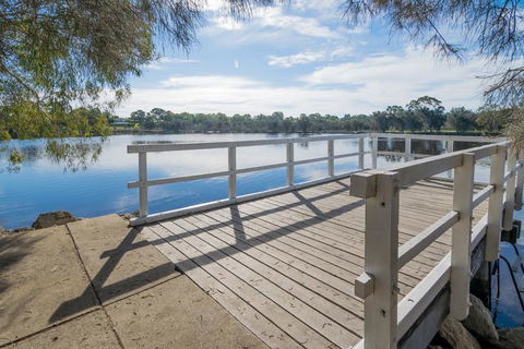 Ascot On Swan Bed & Breakfast - Accommodation Rockhampton 1