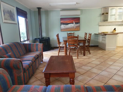 Eagle Bay Discovery - Accommodation Rockhampton 6