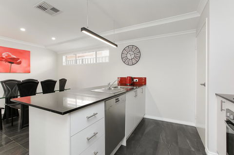 Perth Comfy Stays - Accommodation Rockhampton 14