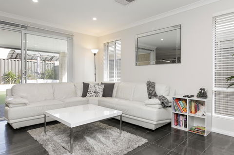 Perth Comfy Stays - Accommodation Rockhampton 5