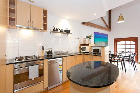 Windows On Pakenham - Accommodation Rockhampton 7