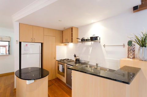 Windows On Pakenham - Accommodation Rockhampton 8