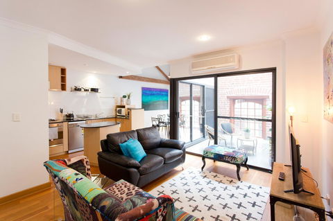 Windows On Pakenham - Accommodation Rockhampton 0