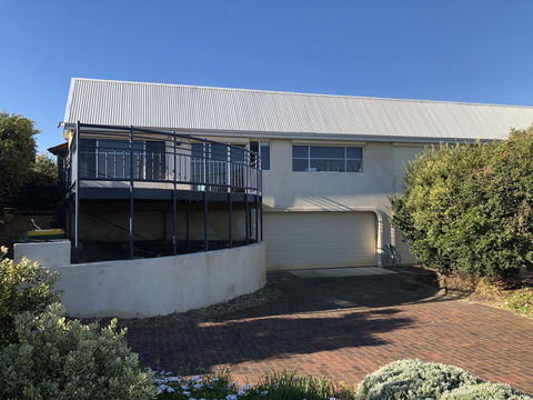 Halls Head Beach House - Accommodation Rockhampton 1