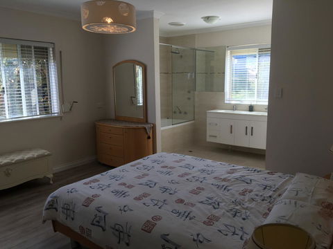 Halls Head Beach House - Accommodation Rockhampton 6