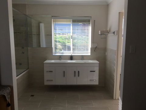 Halls Head Beach House - Accommodation Rockhampton 7