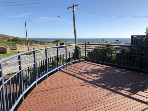 Halls Head Beach House - Accommodation Rockhampton 0
