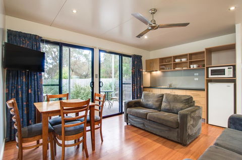 Swansea Beach Chalets - Accommodation Rockhampton 12