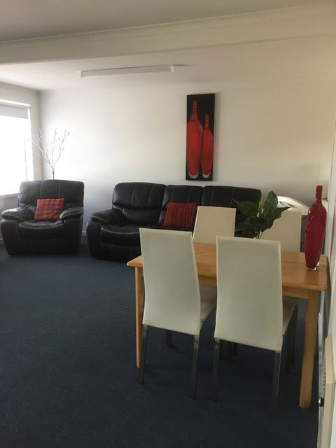 Old Pier Apartments - Accommodation Rockhampton 11