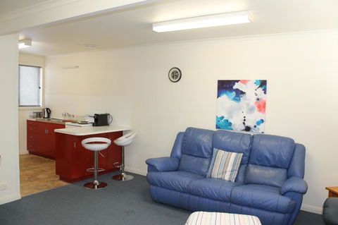 Old Pier Apartments - Accommodation Rockhampton 8