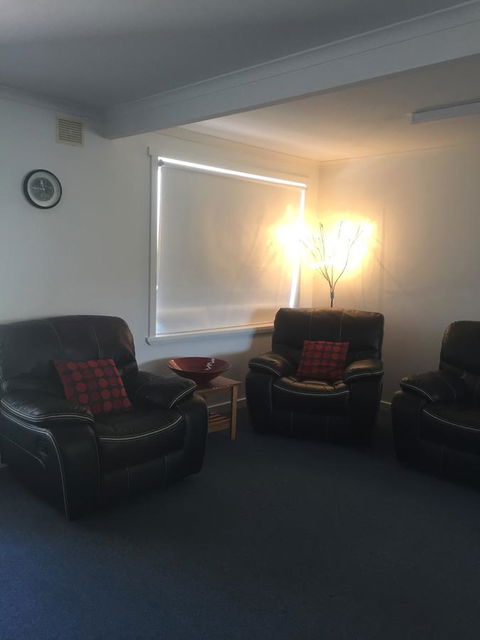 Old Pier Apartments - Accommodation Rockhampton 12