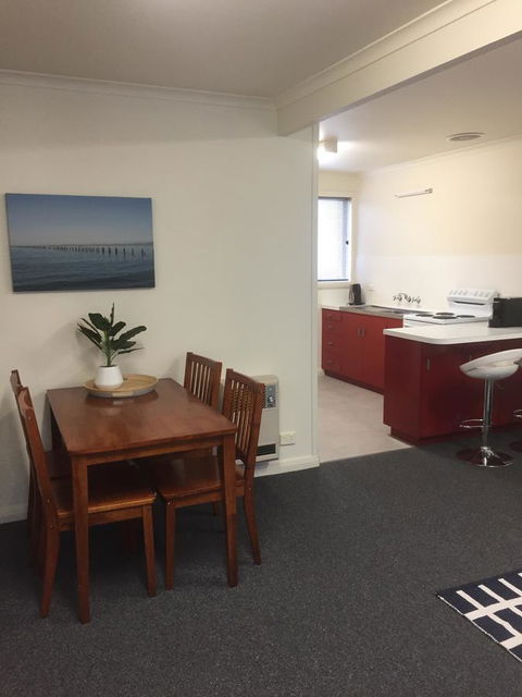 Old Pier Apartments - Accommodation Rockhampton 5