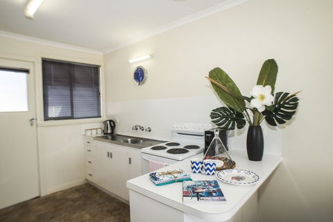 Old Pier Apartments - Accommodation Rockhampton 13