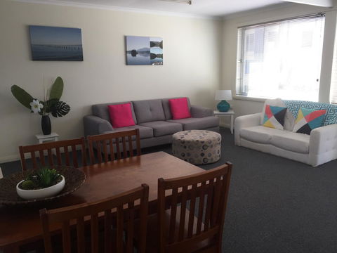 Old Pier Apartments - Accommodation Rockhampton 2