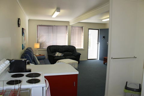 Old Pier Apartments - Accommodation Rockhampton 6