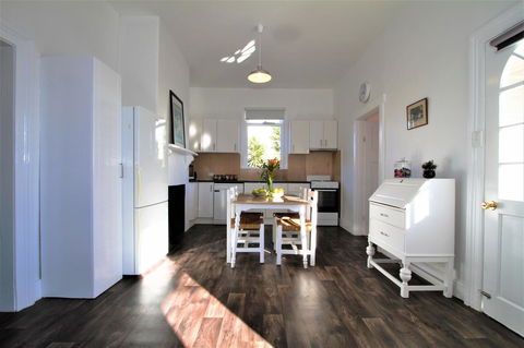 Horlock House - Accommodation Rockhampton 7