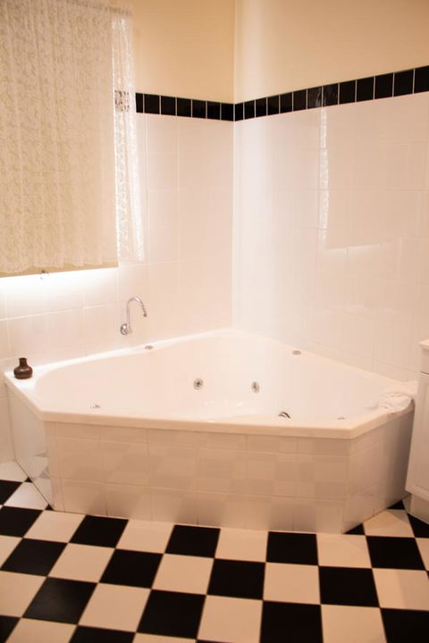Stanley Hotel & Apartments - Accommodation Rockhampton 11
