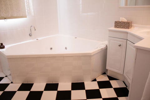 Stanley Hotel & Apartments - Accommodation Rockhampton 12