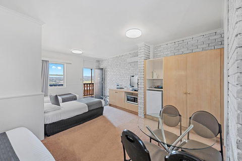 Coach House Launceston - Accommodation Rockhampton 9