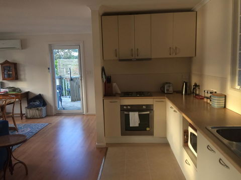 Anchorage Waterfront Retreat - Accommodation Rockhampton 4