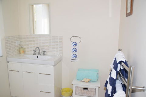 Anchorage Waterfront Retreat - Accommodation Rockhampton 13