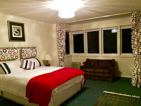 Anchorage Waterfront Retreat - Accommodation Rockhampton 11
