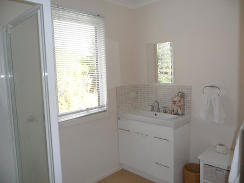 Anchorage Waterfront Retreat - Accommodation Rockhampton 14