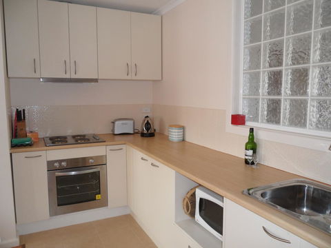 Anchorage Waterfront Retreat - Accommodation Rockhampton 3