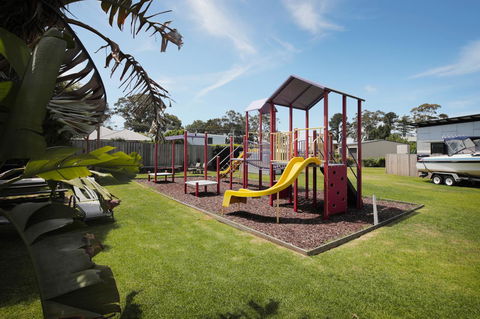 Georges Bay Apartments - Accommodation Rockhampton 42