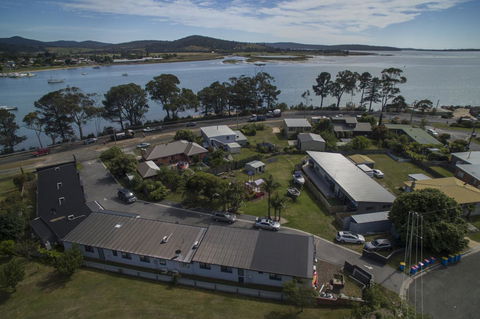 Georges Bay Apartments - Accommodation Rockhampton 25