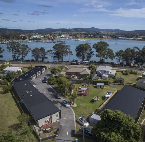 Georges Bay Apartments - Accommodation Rockhampton 16