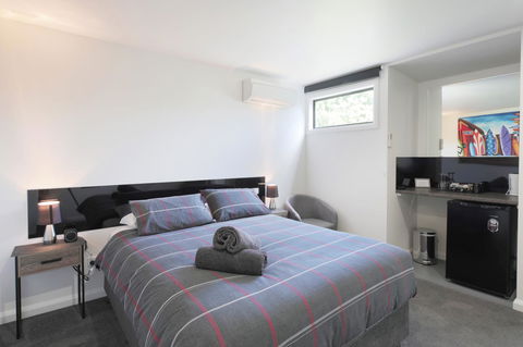 Georges Bay Apartments - Accommodation Rockhampton 24
