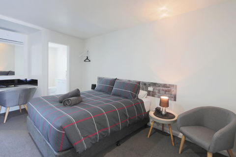 Georges Bay Apartments - Accommodation Rockhampton 22
