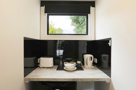 Georges Bay Apartments - Accommodation Rockhampton 17