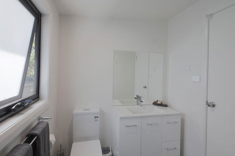 Georges Bay Apartments - Accommodation Rockhampton 20
