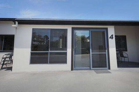 Georges Bay Apartments - Accommodation Rockhampton 35