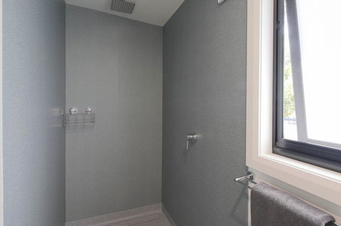 Georges Bay Apartments - Accommodation Rockhampton 19
