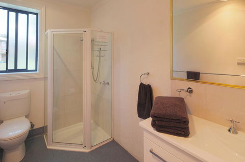 Georges Bay Apartments - Accommodation Rockhampton 32
