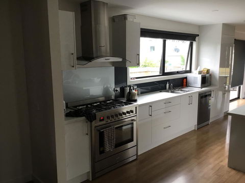Georges Bay Apartments - Accommodation Rockhampton 13