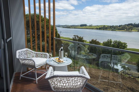Rosevears Riverview Hotel - Accommodation Rockhampton 0