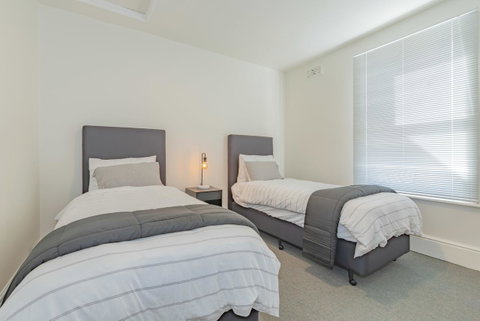 4 Bedroom House - Hobart CBD - Free Parking - Free WIFI - Accommodation Rockhampton 23