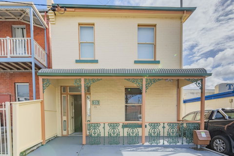4 Bedroom House - Hobart CBD - Free Parking - Free WIFI - Accommodation Rockhampton 14