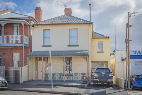 4 Bedroom House - Hobart CBD - Free Parking - Free WIFI - Accommodation Rockhampton 5