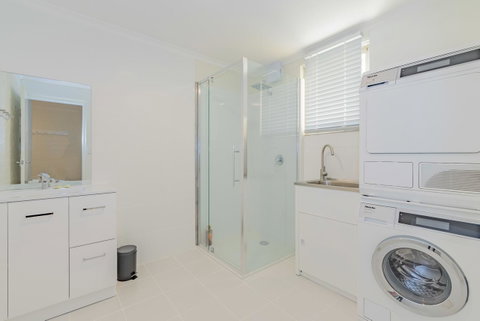 4 Bedroom House - Hobart CBD - Free Parking - Free WIFI - Accommodation Rockhampton 4