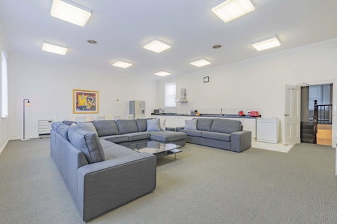 4 Bedroom House - Hobart CBD - Free Parking - Free WIFI - Accommodation Rockhampton 17