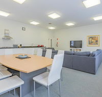 4 Bedroom House - Hobart CBD - Free Parking - Accommodation Rockhampton