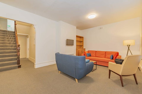 4 Bedroom House - Hobart CBD - Free Parking - Free WIFI - Accommodation Rockhampton 6