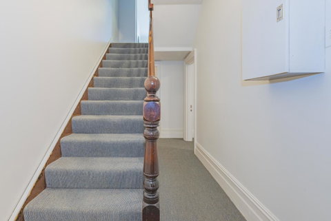 4 Bedroom House - Hobart CBD - Free Parking - Free WIFI - Accommodation Rockhampton 7