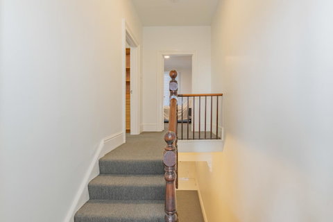 4 Bedroom House - Hobart CBD - Free Parking - Free WIFI - Accommodation Rockhampton 19