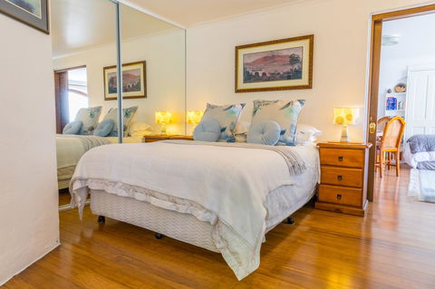 Million Dollar Views - Accommodation Rockhampton 25